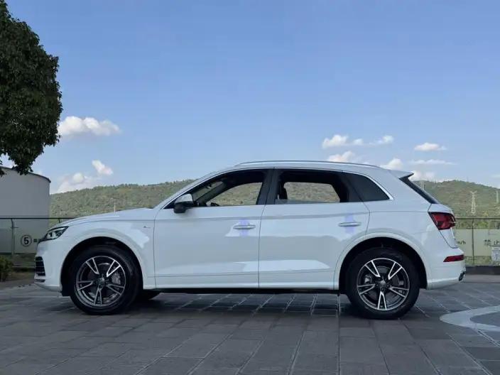 Audi Q5L 2020 Model 40 TFSI Rong Xiang Fashion Model – фото 4