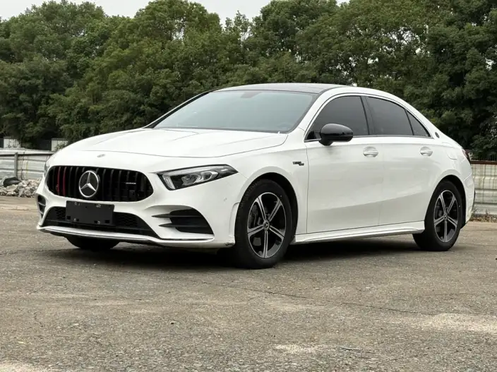 Mercedes-Benz A-class 2023 Model A 200 L Sports sedan Fashion Edition – фото 1