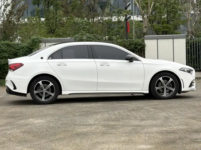 Mercedes-Benz A-class 2023 Model A 200 L Sports sedan Fashion Edition – фото 7