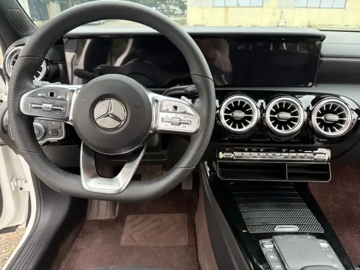 Mercedes-Benz A-class 2023 Model A 200 L Sports sedan Fashion Edition – фото 10