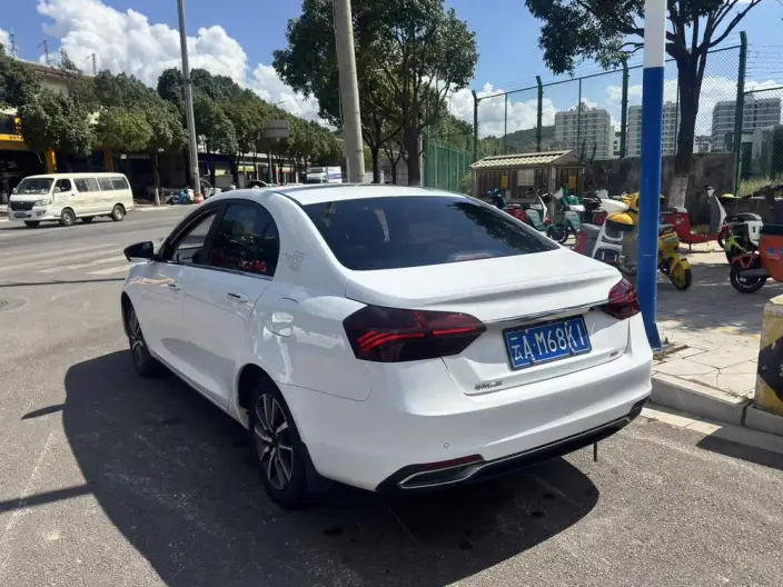 Geely Emgrand 2020 Model 1.5L CVT Up Edition – фото 5