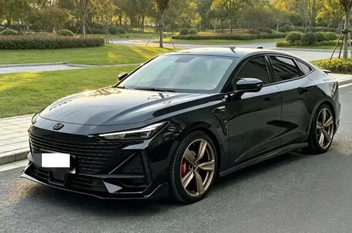 Changan UNI-V 2022 Model 1.5T Sports Edition – фото 1