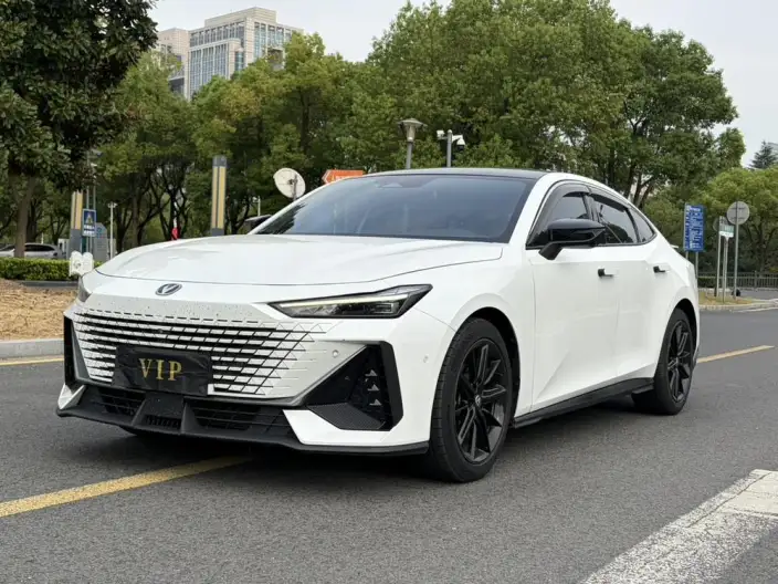 Changan UNI-V 2022 Model 1.5T Noble Model – фото 1