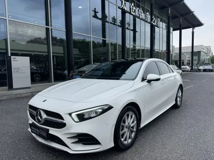 Mercedes-Benz A-class 2021 Model A 200 L Sports sedan Fashion Edition – фото 1