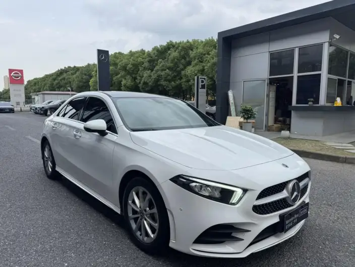 Mercedes-Benz A-class 2021 Model A 200 L Sports sedan Fashion Edition – фото 3
