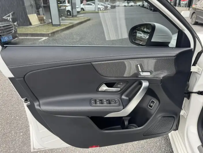 Mercedes-Benz A-class 2021 Model A 200 L Sports sedan Fashion Edition – фото 9