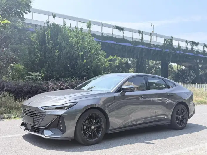 Changan UNI-V 2022 Model 1.5T Noble Model – фото 1