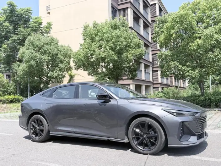 Changan UNI-V 2022 Model 1.5T Noble Model – фото 3