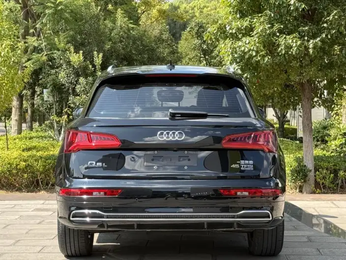 Audi Q5L 2020 Model 45 TFSI Exclusive Fashion Model – фото 5