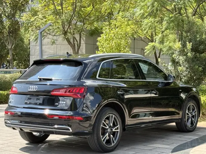 Audi Q5L 2020 Model 45 TFSI Exclusive Fashion Model – фото 6
