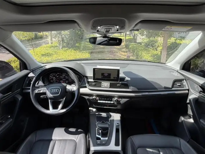 Audi Q5L 2020 Model 45 TFSI Exclusive Fashion Model – фото 7