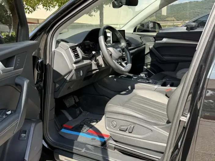 Audi Q5L 2020 Model 45 TFSI Exclusive Fashion Model – фото 8