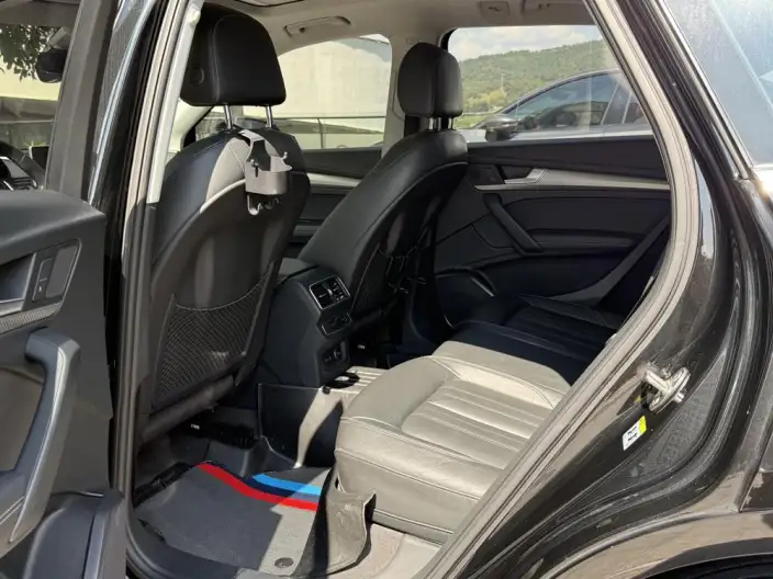 Audi Q5L 2020 Model 45 TFSI Exclusive Fashion Model – фото 9