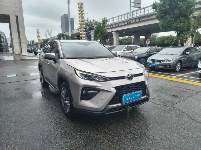 Toyota Wildlander 2020 Model 2.0L 2WD Premium Edition – фото 3