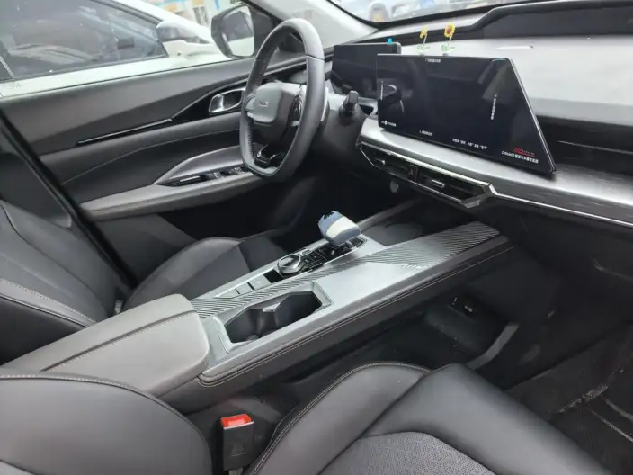 Changan Auchan Z6 2022 Model Blue whale 1.5T DCT Smart Edition Model – фото 8