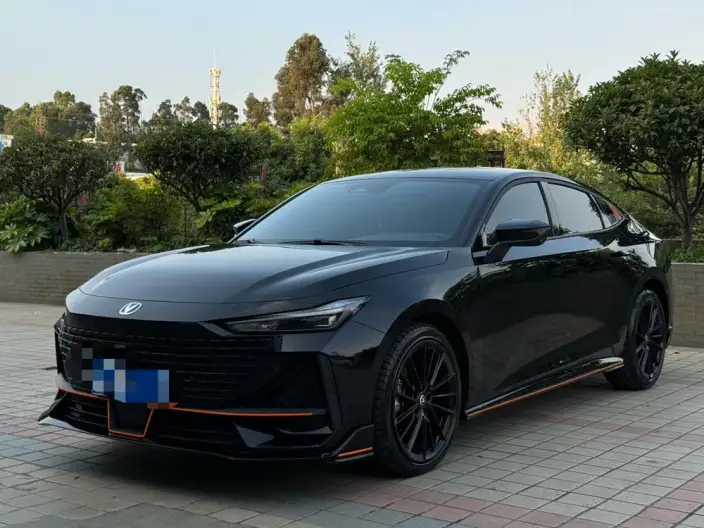 Changan UNI-V 2024 Model 1.5T Noble Model – фото 1
