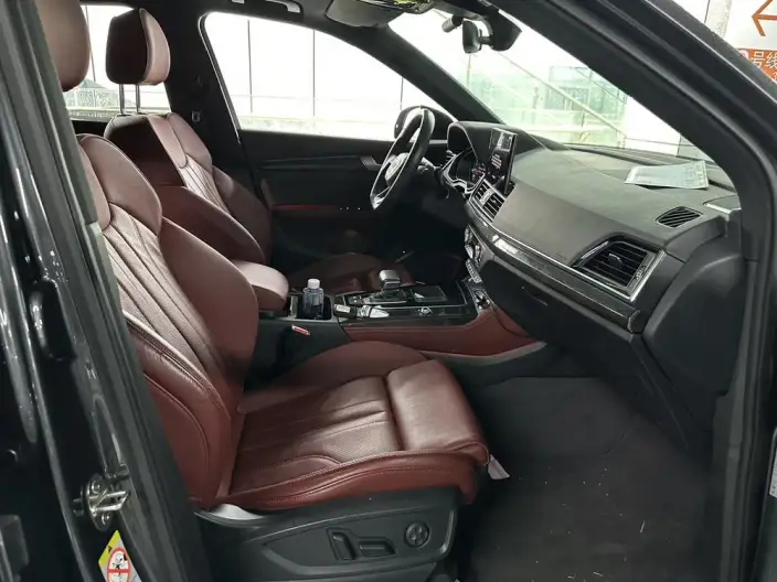 Audi Q5L Sportback 2021 Model 40 TFSI Luxury Model – фото 8