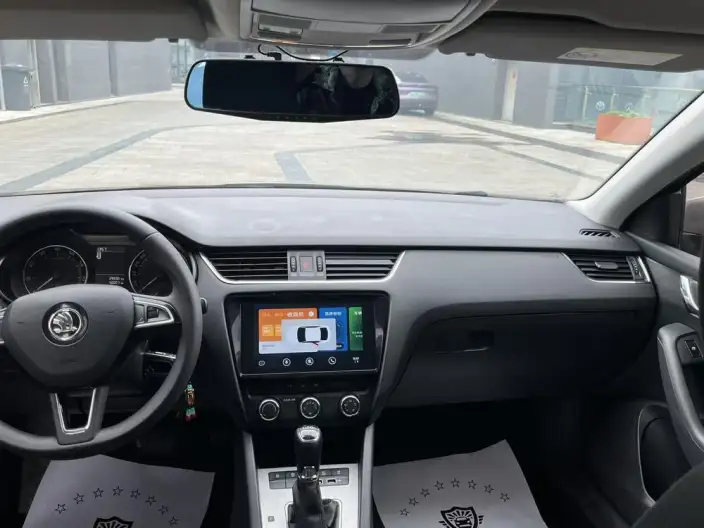 Skoda Octavia 2020 Model TSI230 DSG Zhixing Comfort Edition – фото 8