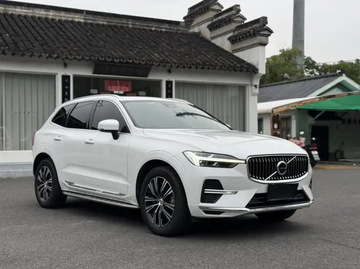 Volvo XC60 2022 Model B5 4WD Smart Range Sports Edition – фото 3