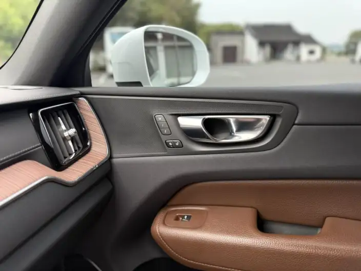 Volvo XC60 2022 Model B5 4WD Smart Range Sports Edition – фото 10