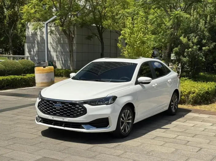 Ford Escort 2021 Model 1.5L Automatic Diamond Edition – фото 1