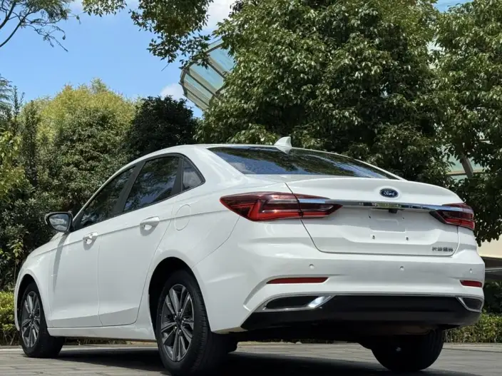 Ford Escort 2021 Model 1.5L Automatic Diamond Edition – фото 4