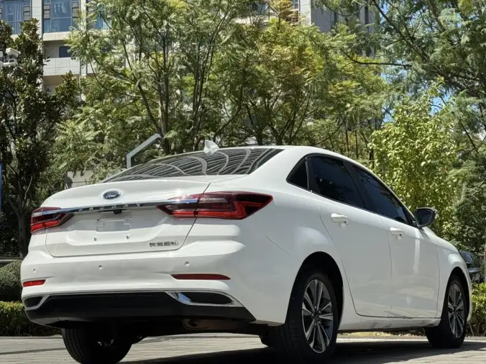 Ford Escort 2021 Model 1.5L Automatic Diamond Edition – фото 6