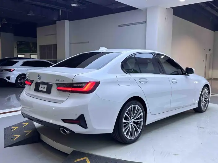 BMW 3 Series 2022 Model Facelift 320i Sports Set – фото 7