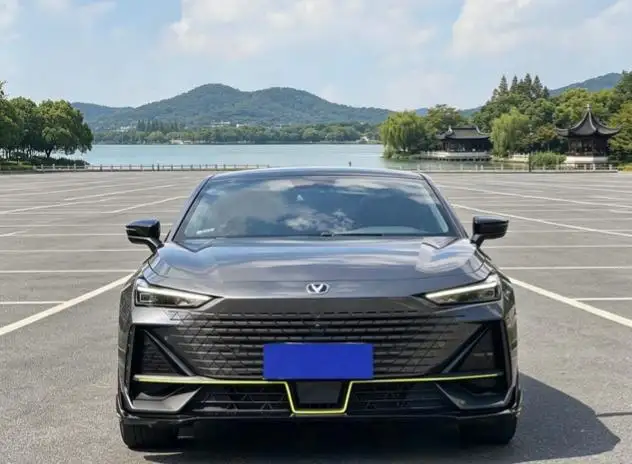 Changan UNI-V 2023 Model 1.5T Sports Edition – фото 2