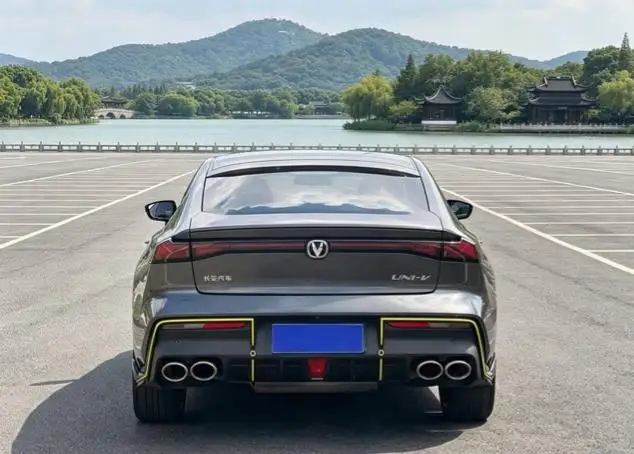 Changan UNI-V 2023 Model 1.5T Sports Edition – фото 5