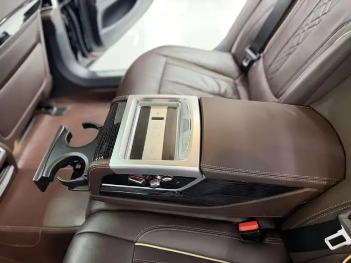 BMW 7 Series 2021 Model 730Li M Sports Set – фото 9