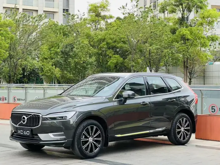 Volvo XC60 2021 Model T5 4WD Smart Range Deluxe Edition – фото 1