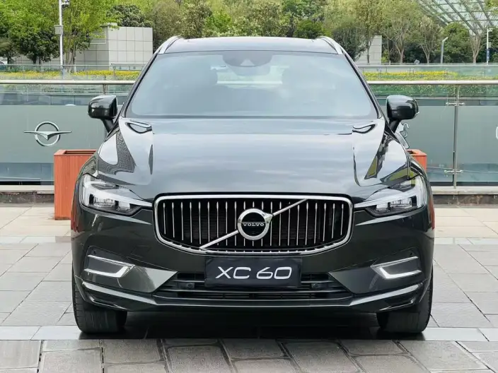 Volvo XC60 2021 Model T5 4WD Smart Range Deluxe Edition – фото 2