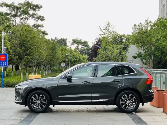 Volvo XC60 2021 Model T5 4WD Smart Range Deluxe Edition – фото 4
