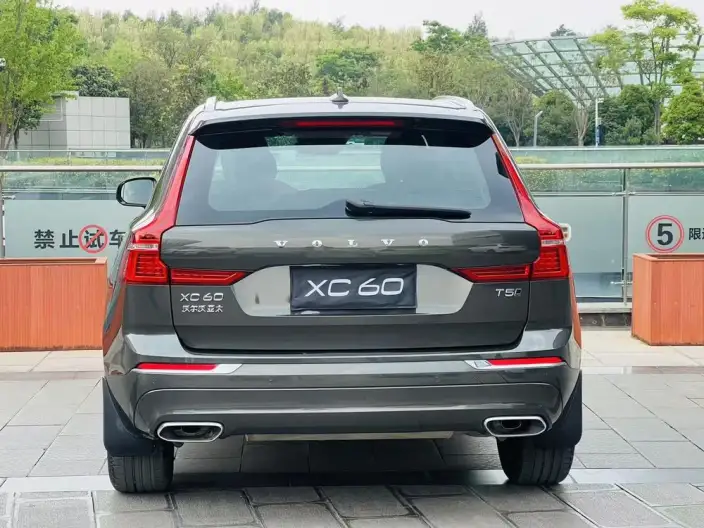 Volvo XC60 2021 Model T5 4WD Smart Range Deluxe Edition – фото 6