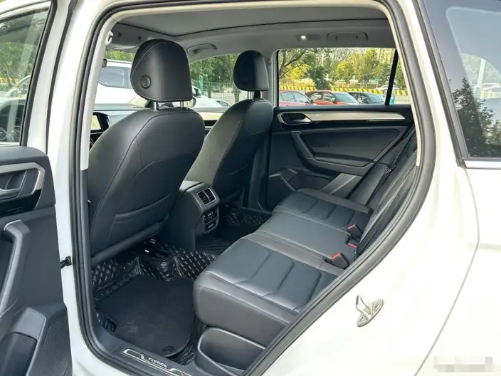 Volkswagen Tayron 2022 Model 330TSI 2WD Luxury Zhilian Edition Plus – фото 9