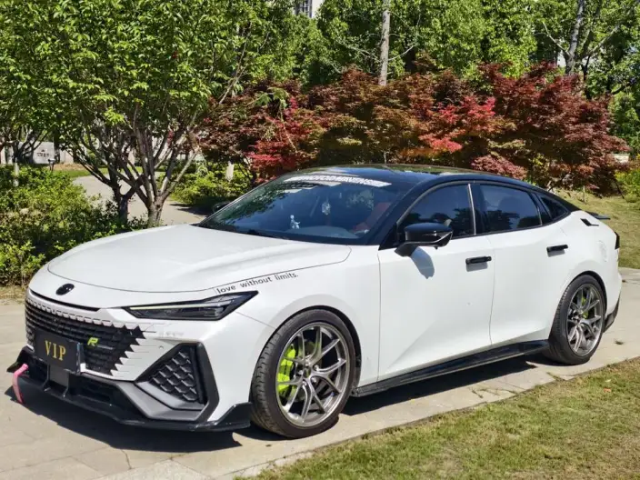 Changan UNI-V 2023 Model 1.5T Sports Edition – фото 1