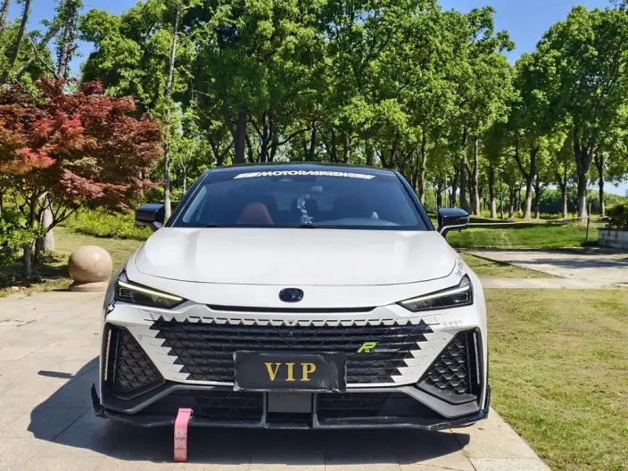 Changan UNI-V 2023 Model 1.5T Sports Edition – фото 2