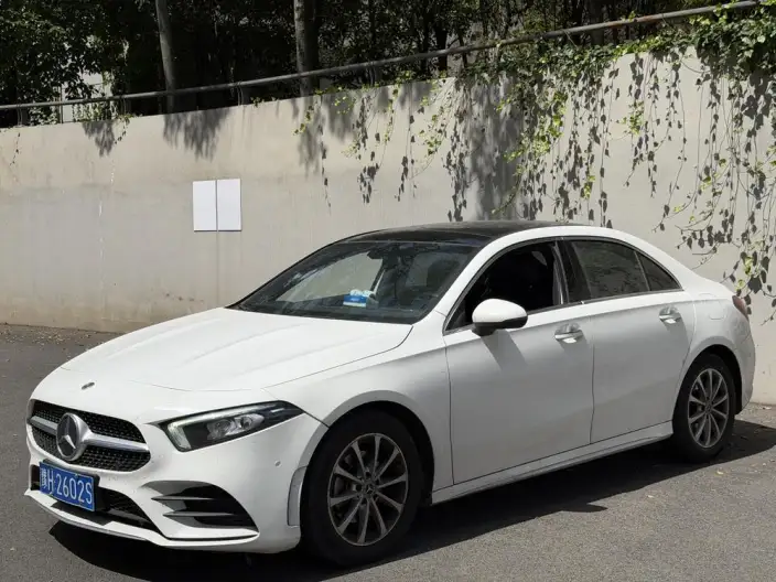 Mercedes-Benz A-class 2021 Model A 200 L Sports sedan Fashion Edition – фото 1