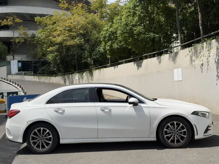 Mercedes-Benz A-class 2021 Model A 200 L Sports sedan Fashion Edition – фото 7