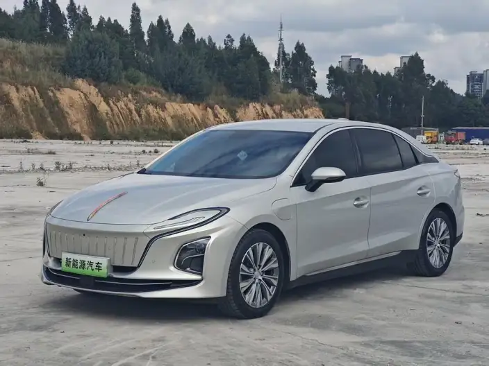 Hongqi E-QM5 2023 Model 620KM PLUS Edition – фото 1
