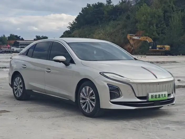 Hongqi E-QM5 2023 Model 620KM PLUS Edition – фото 3