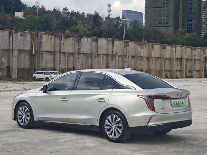 Hongqi E-QM5 2023 Model 620KM PLUS Edition – фото 4