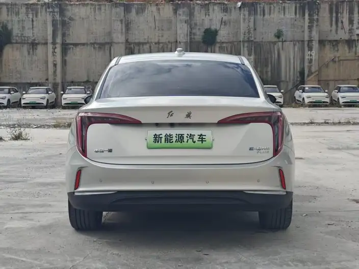 Hongqi E-QM5 2023 Model 620KM PLUS Edition – фото 5