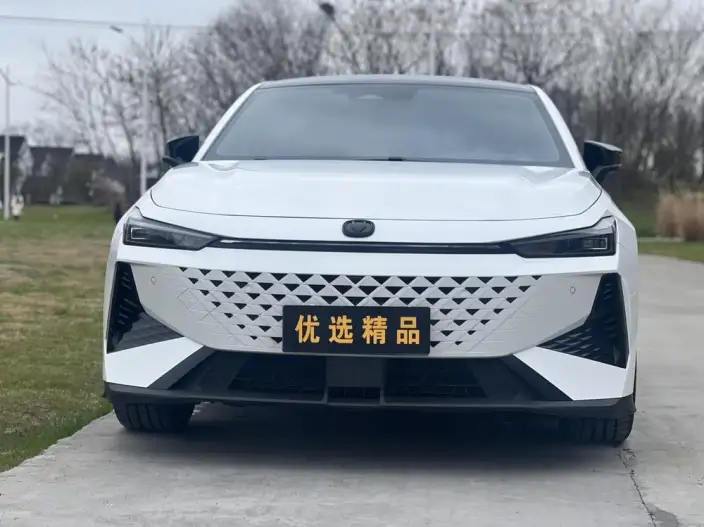 Changan UNI-V 2024 Model 1.5T Exclusive Model – фото 2