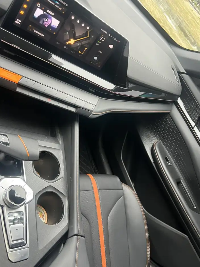 Changan UNI-V 2024 Model 1.5T Exclusive Model – фото 9