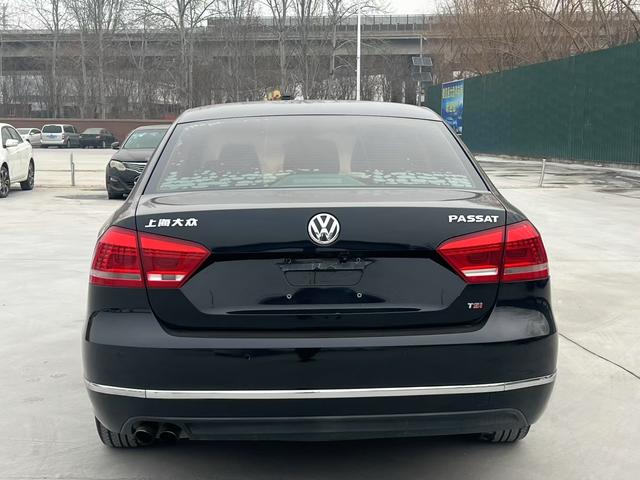 Volkswagen Passat 2011 1.8TSI DSG Prestige – фото 5