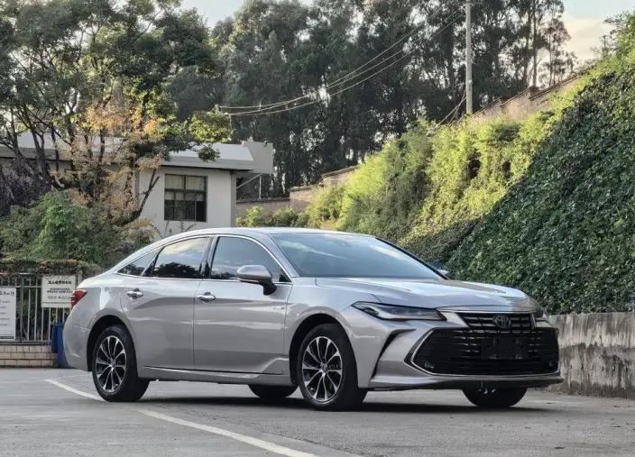 Toyota Avalon 2022 Model Hybrid 2.5L Deluxe Edition – фото 3
