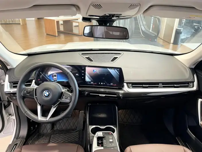 BMW iX 1 2025 Model eDrive25L X Design Set – фото 9