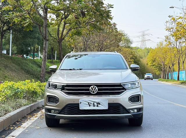 Volkswagen T-Roc Модель 2019 года 280TSI DSG 2WD Luxury Country VI – фото 2
